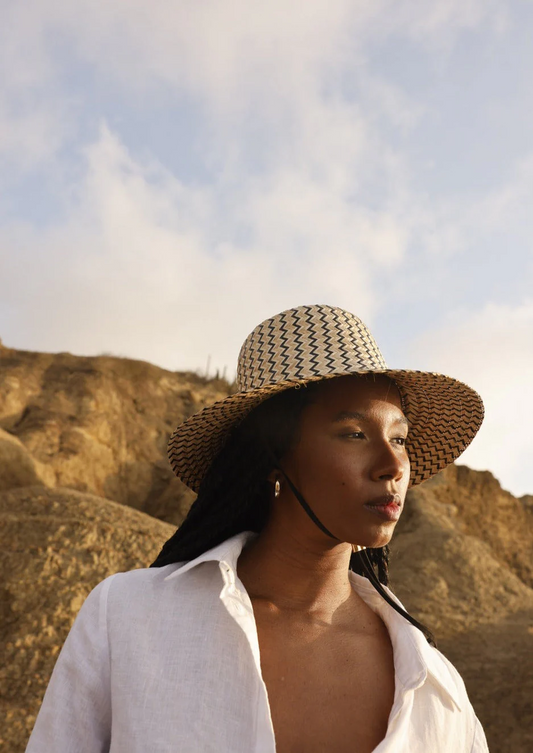 Sombrero ala corta con cinto