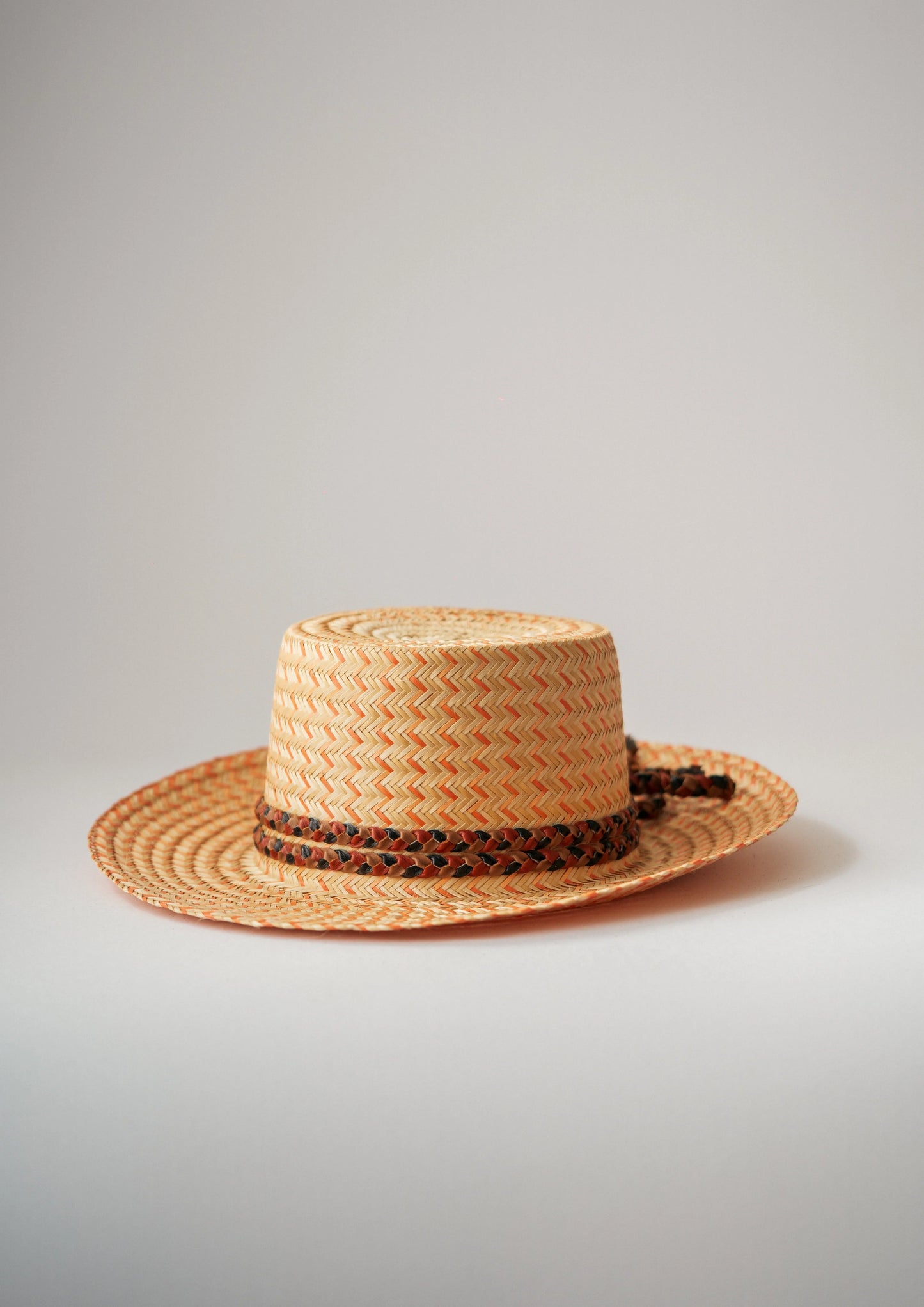 Sombrero ala corta con cinto