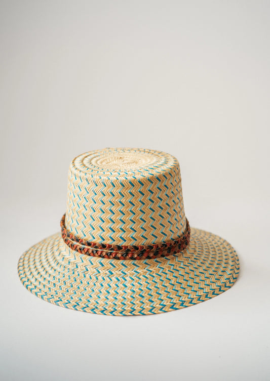 Sombrero ala corta con cinto